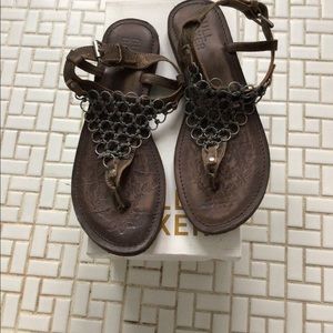 Women’s sandals.